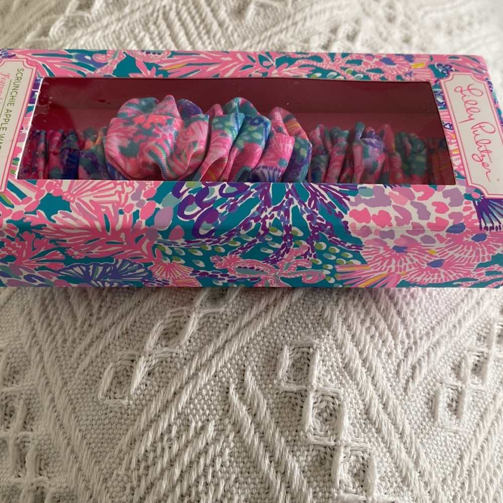 Lilly Pulitzer Apple Watch band - Picture 3 of 5